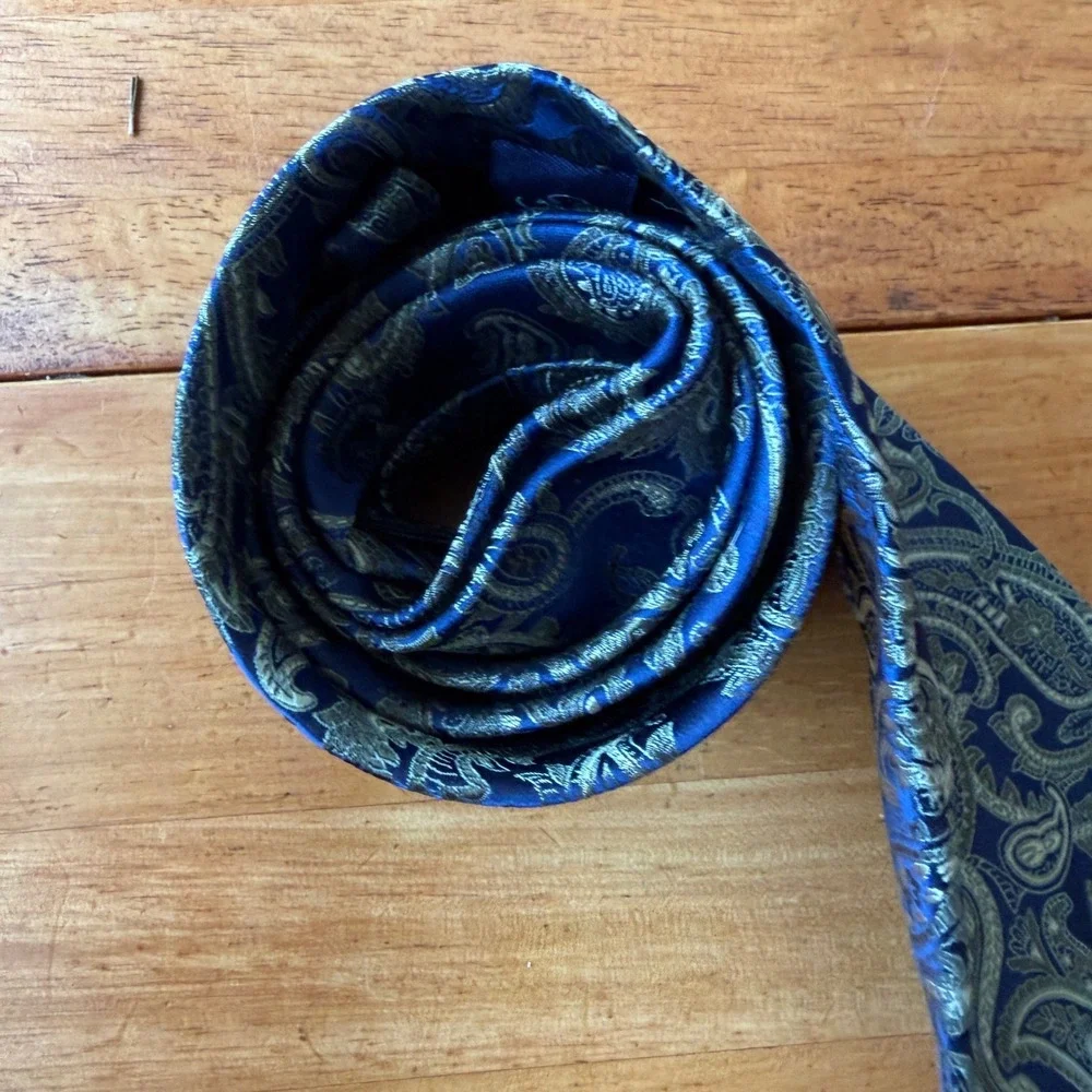 Sean John Fine Tailoring Mens Silk Necktie Blue Gold Paisley Hand Made Tie